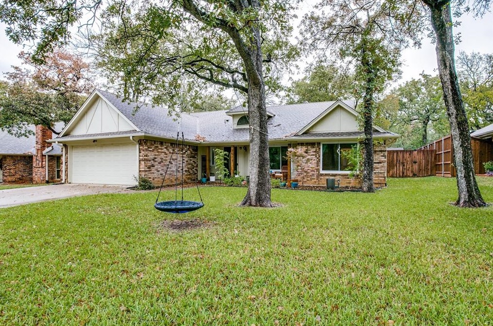 7513 Woodhaven Dr, North Richland Hills, TX 76182