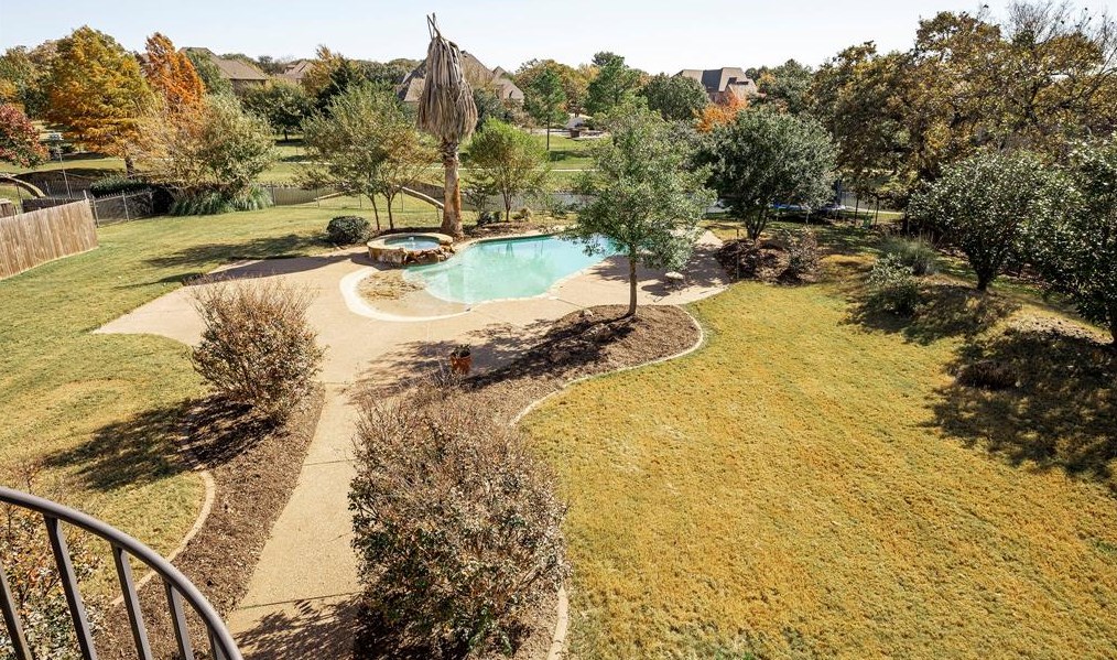 1217 Castle Cove Ln, Roanoke, TX 76262