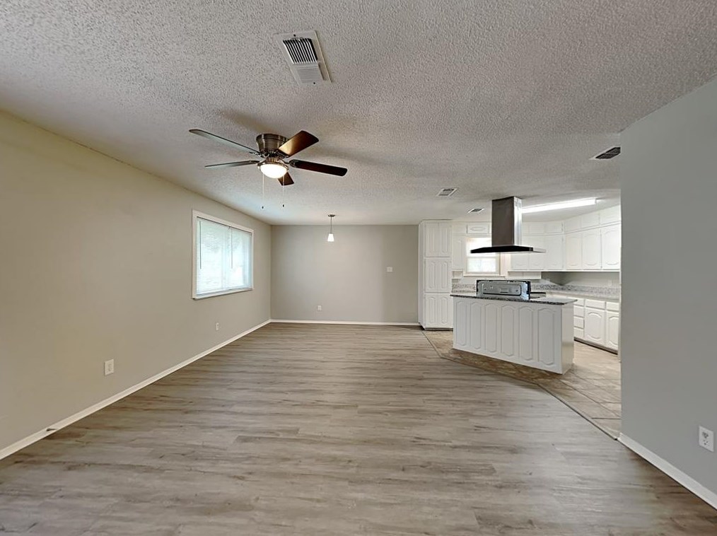 245 Ne Craig St, Burleson, TX 76028