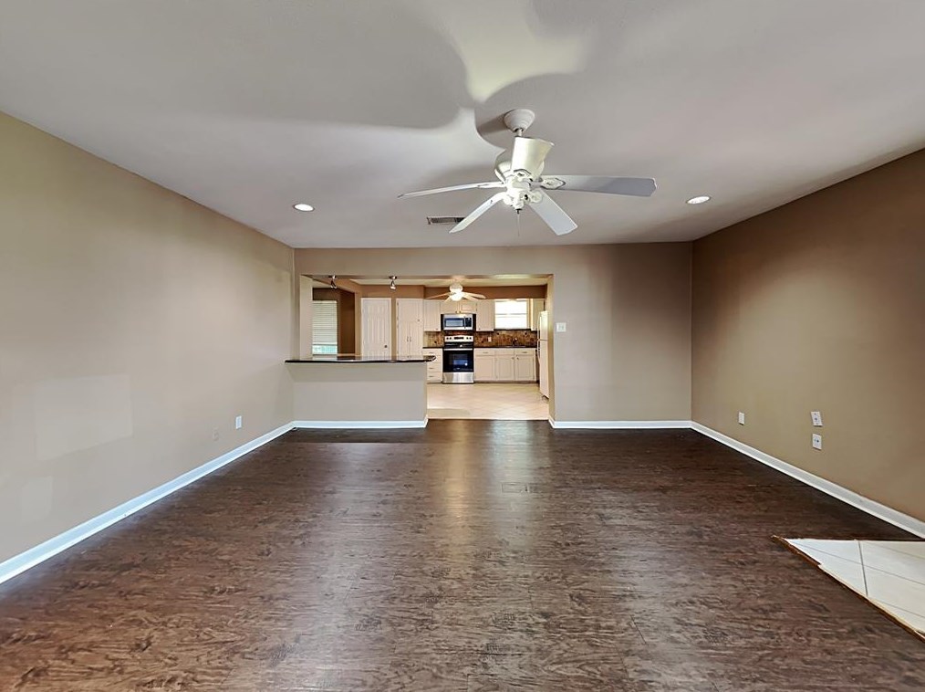 107 Laurel St, Lancaster, TX 75134