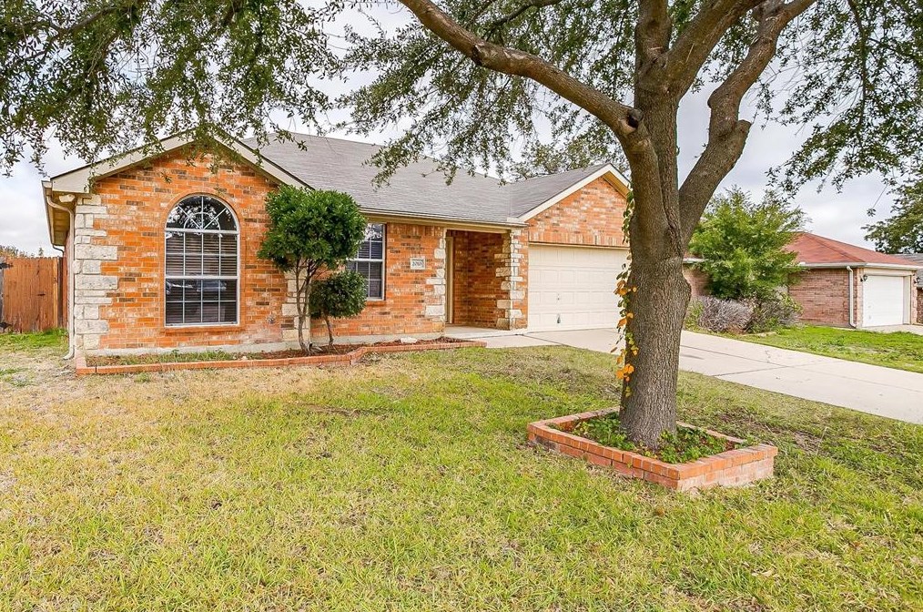 2010 Wahoo Dr, Midlothian, TX 76063