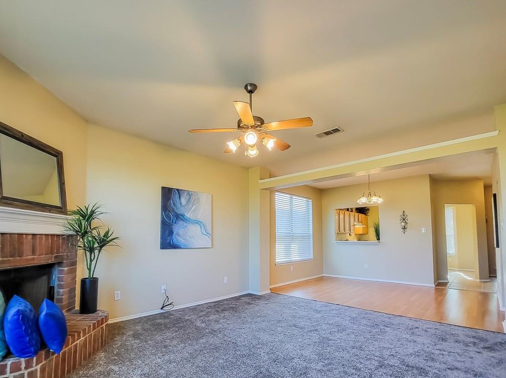 921 Buffalo Springs Dr, Fort Worth, TX 76140