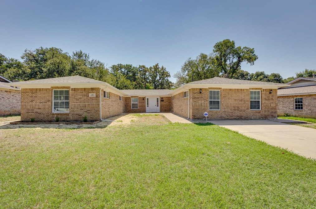 500 Martin Ln, Euless, TX 76040