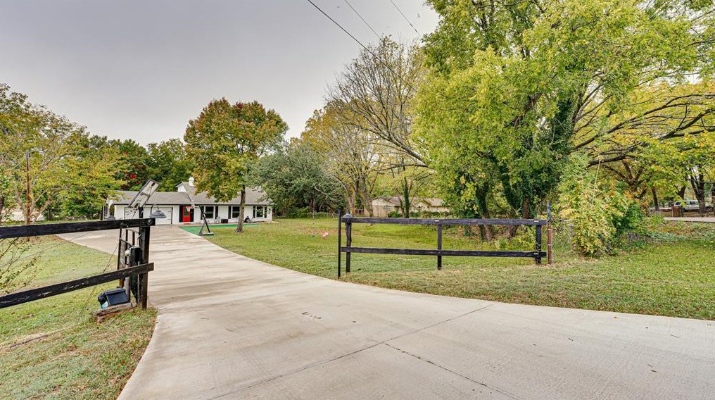 103 Willow Wood Ln, Oak Leaf, TX 75154