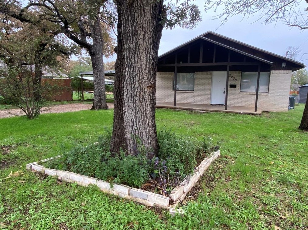 2733 Canton Dr, Fort Worth, TX 76112