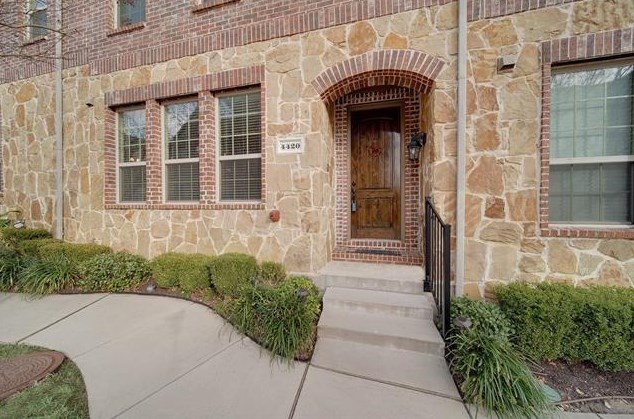 4420 Riverview Dr, Carrollton, TX 75010