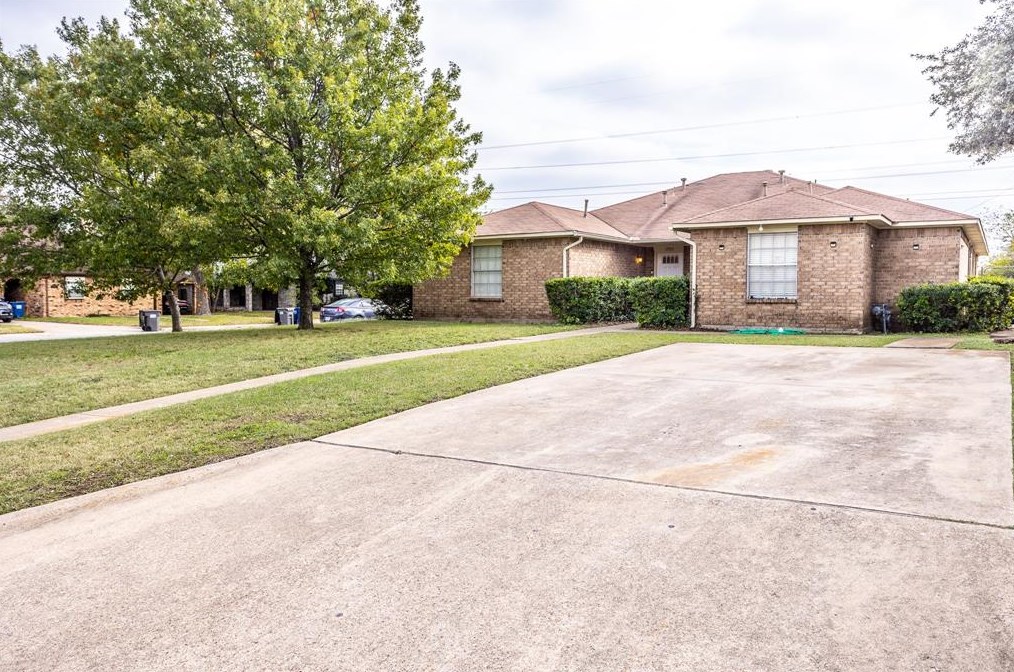 1759 Dynasty Cir, Oak Leaf, TX 75154-0086