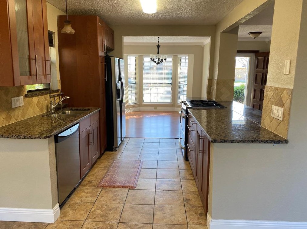 2313 Lakeshore Ln, Rowlett, TX 75088