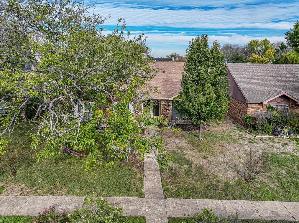 824 Bailey Dr, Cedar Hill, TX 75104-2293