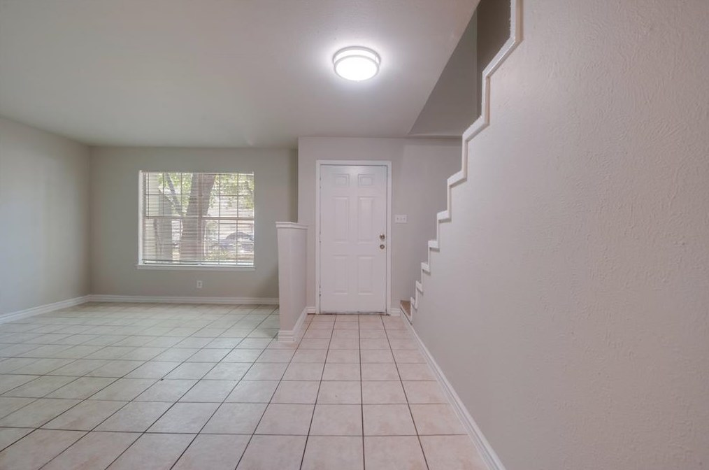 922 N Riverside Dr, Fort Worth, TX 76104