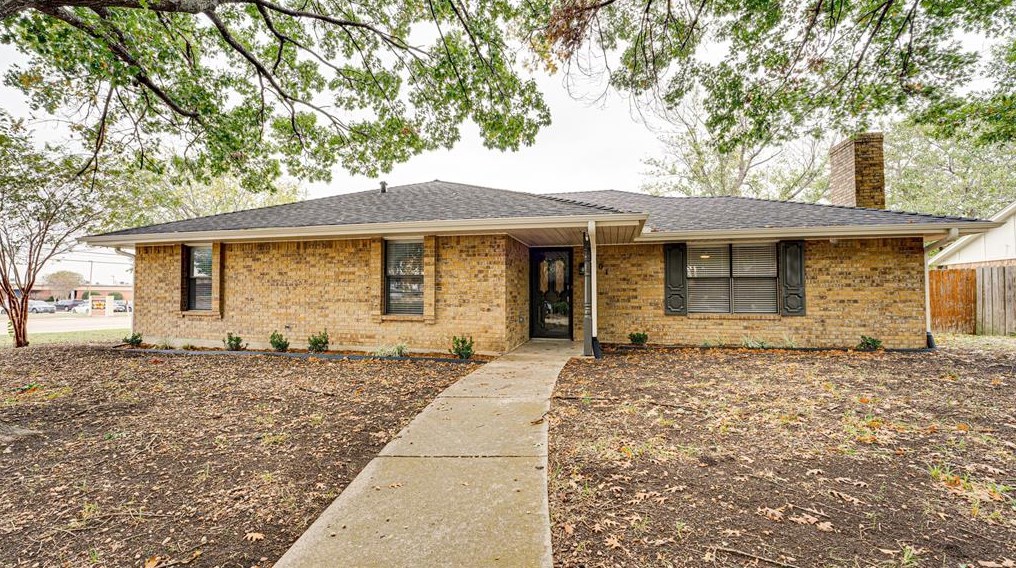 101 Hacienda Dr, Waxahachie, TX 75165