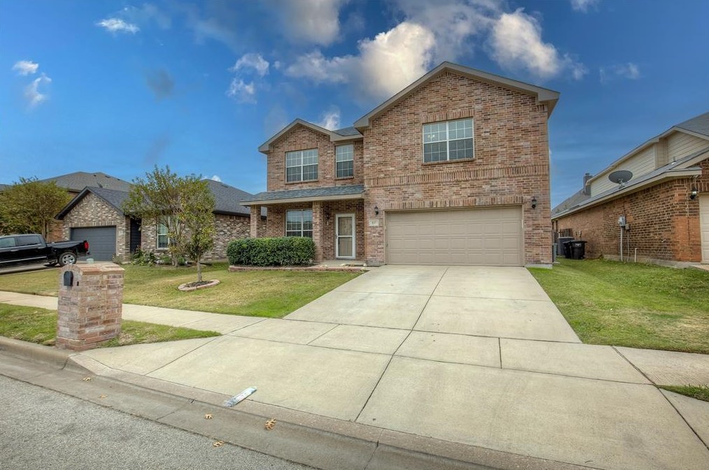 537 Goldstone Ln, Fort Worth, TX 76131