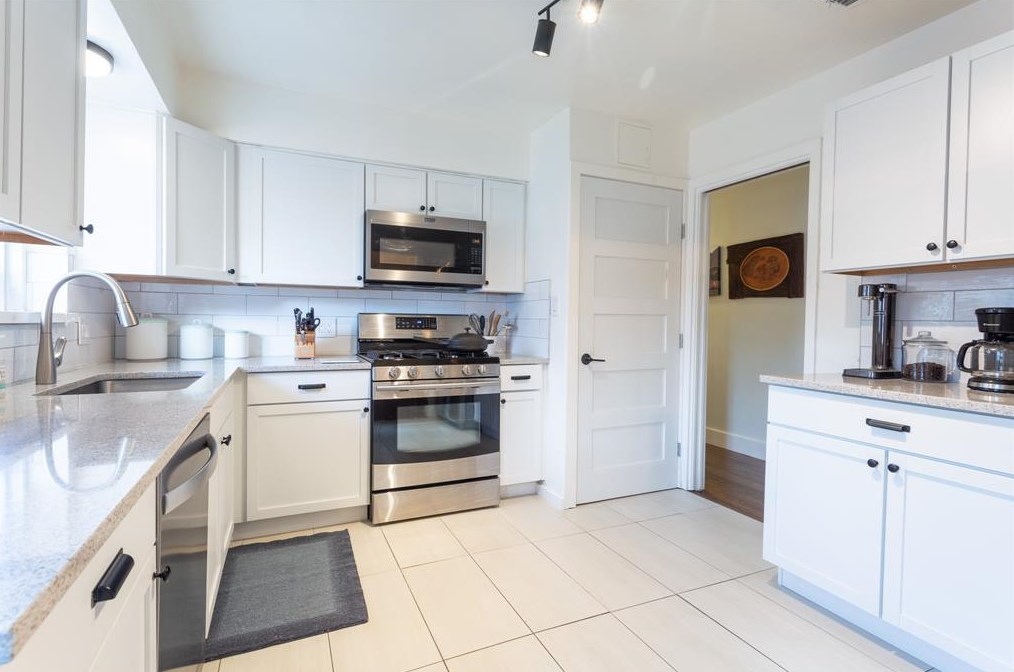 6665 Highgate Ln, Dallas TX 75214-2200 exterior