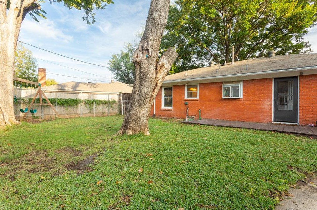 6665 Highgate Ln, Dallas TX 75214-2200 exterior