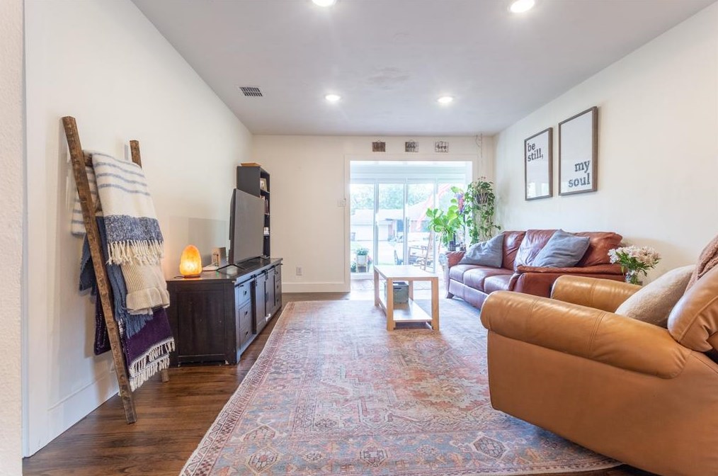 6665 Highgate Ln, Dallas TX 75214-2200 exterior