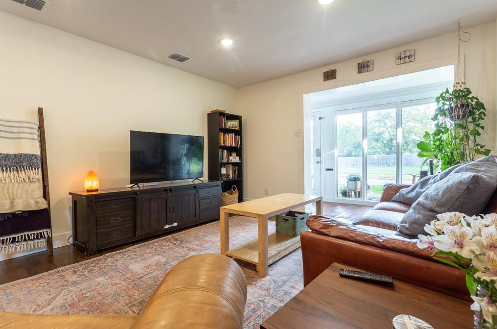 6665 Highgate Ln, Dallas TX 75214-2200 exterior