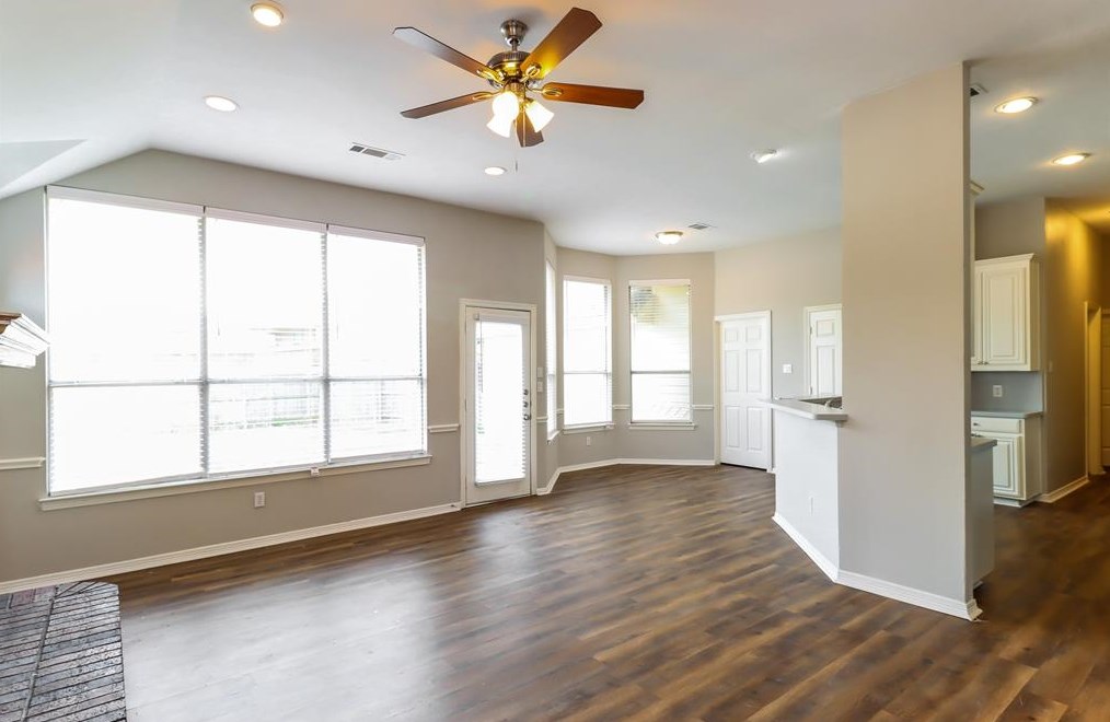 1339 Bold Forbes Dr, Grand Prairie TX  75052-6854 exterior