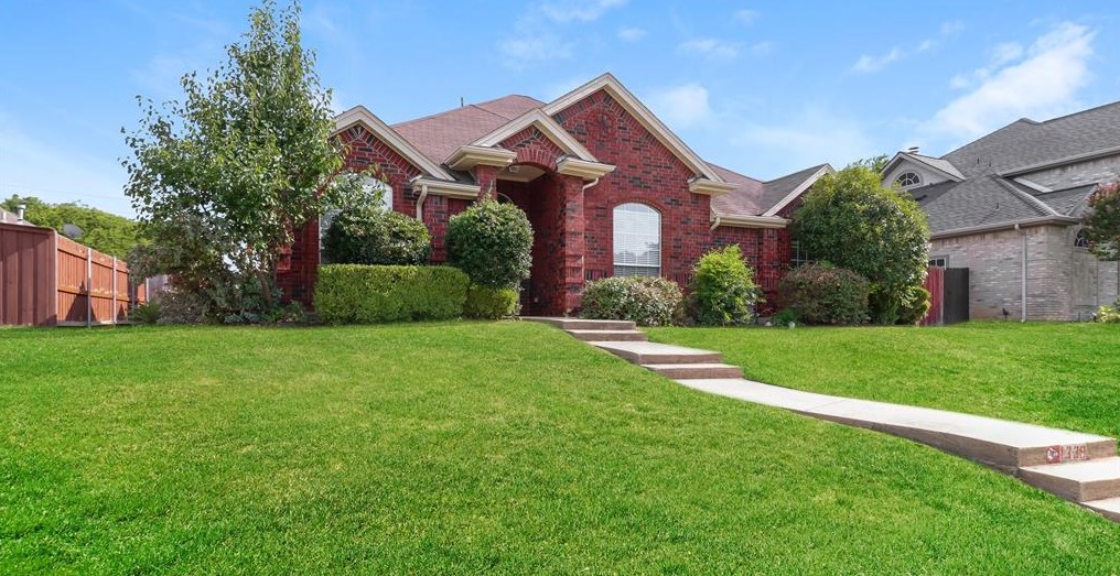 1339 Bold Forbes Dr, Grand Prairie, TX 75052