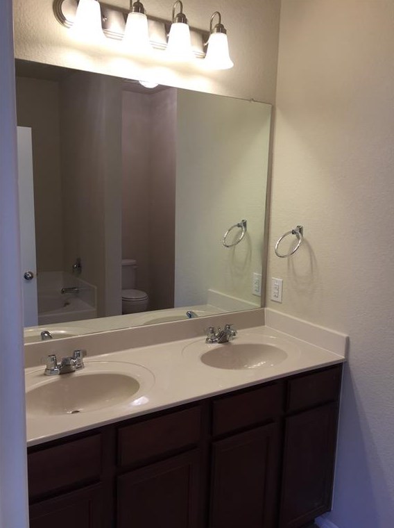 2205 Arrowhead Dr, Denton, TX 76207