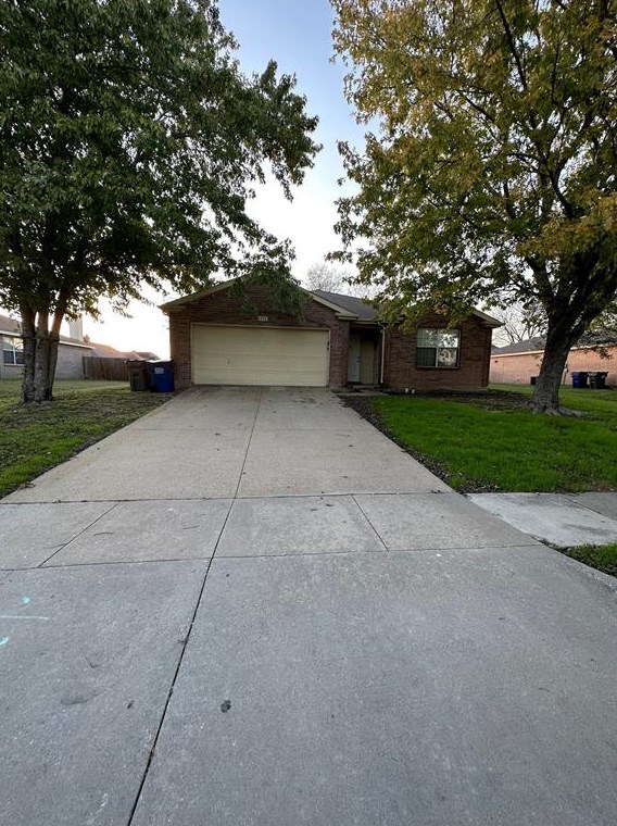 1911 Notre Dame Dr, Oak Leaf, TX 75154-7905