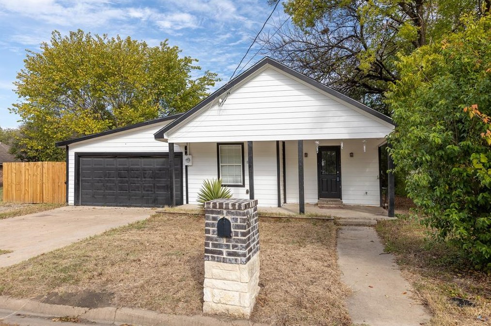 807 Wyatt St, Waxahachie, TX 75165