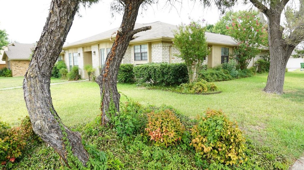 1018 Fair Oaks Dr, Garland, TX 75040