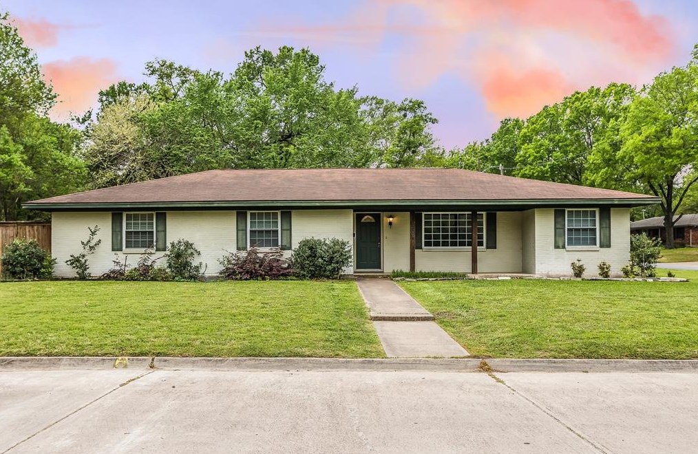 1508 Fairoaks Dr, Corsicana, TX 75110