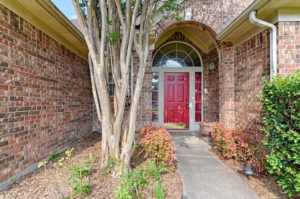 4909 Colonial Dr, Lewisville, TX 75028