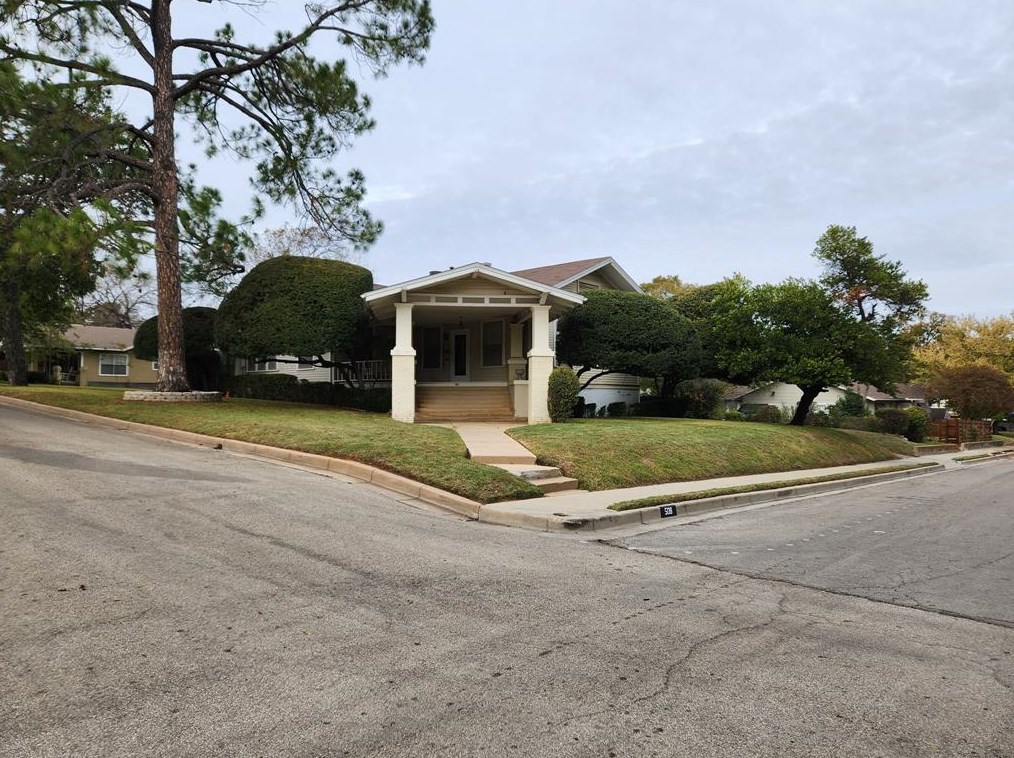 508 Alamo St, Weatherford, TX 76086-2460