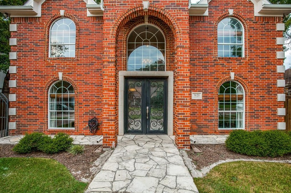 5121 Stoneleigh Ave, Dallas TX  75235-8330 exterior