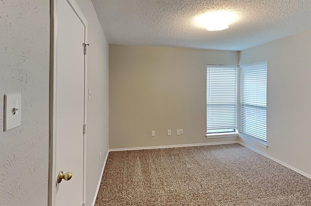 2013 Avignon Dr, Carrollton TX 75007-2452 exterior