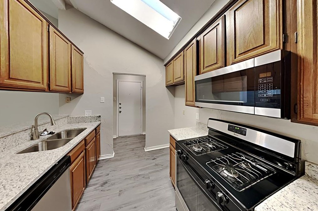 2013 Avignon Dr, Carrollton TX 75007-2452 exterior