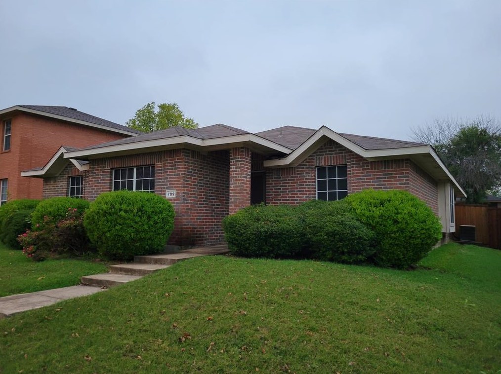 709 Duke Dr, Desoto, TX 75115