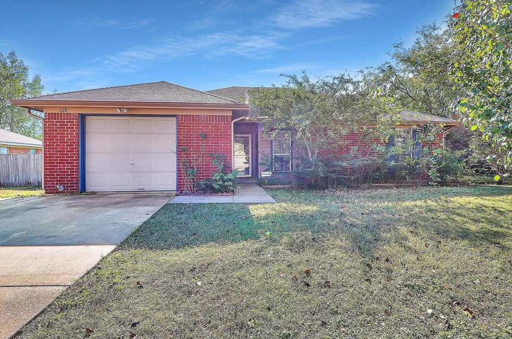 108 Janis St, Alvarado, TX 76009-3315