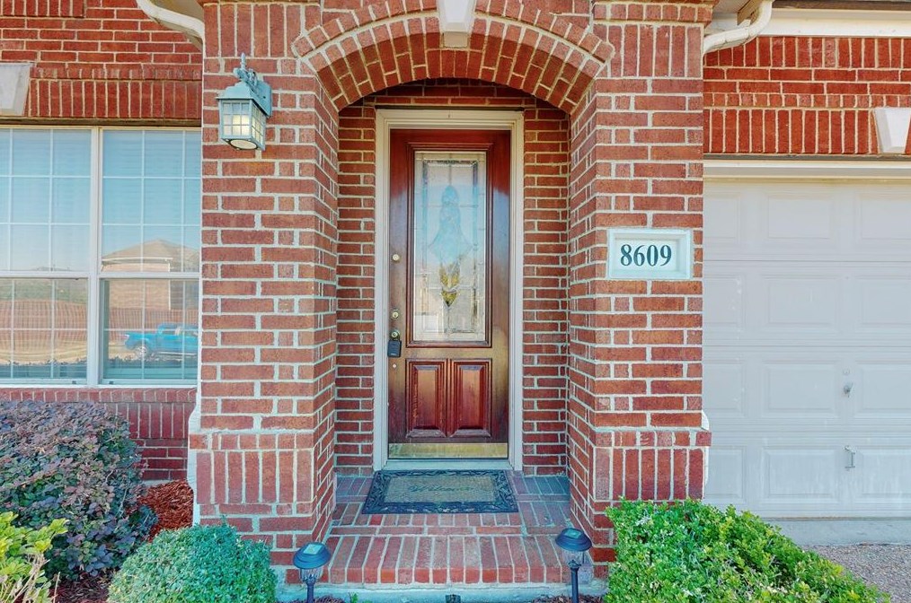 8609 Rugby Dr, Irving, TX 75063