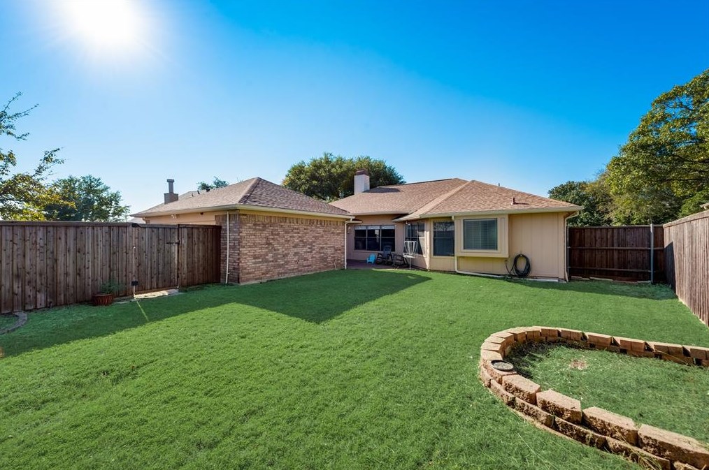 2902 Palisades Dr, Carrollton TX 75007-5083 exterior