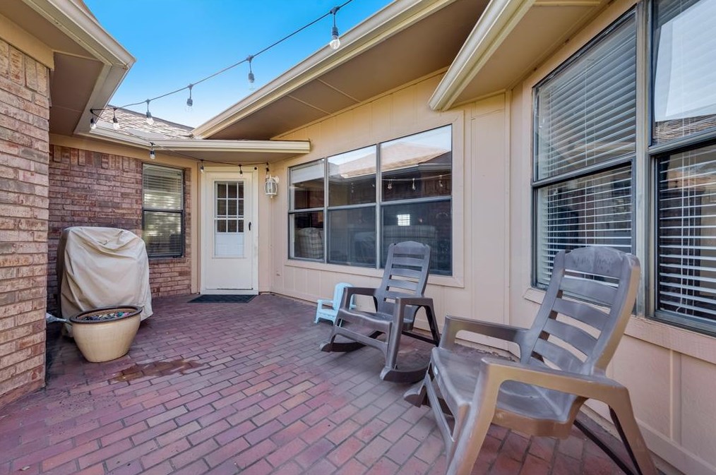 2902 Palisades Dr, Carrollton TX 75007-5083 exterior