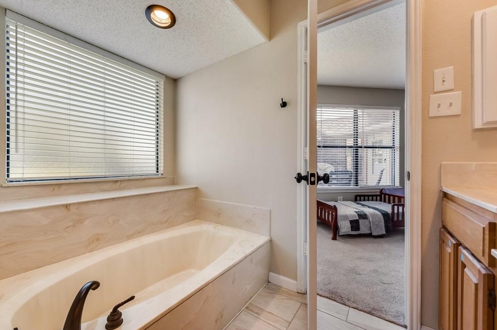 2902 Palisades Dr, Carrollton TX 75007-5083 exterior