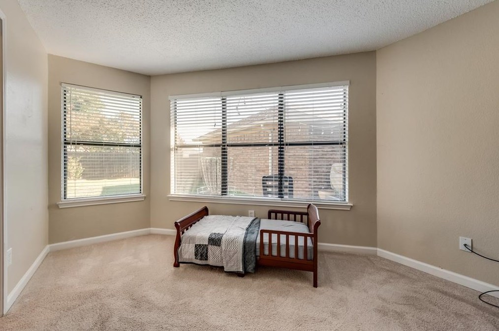 2902 Palisades Dr, Carrollton TX 75007-5083 exterior