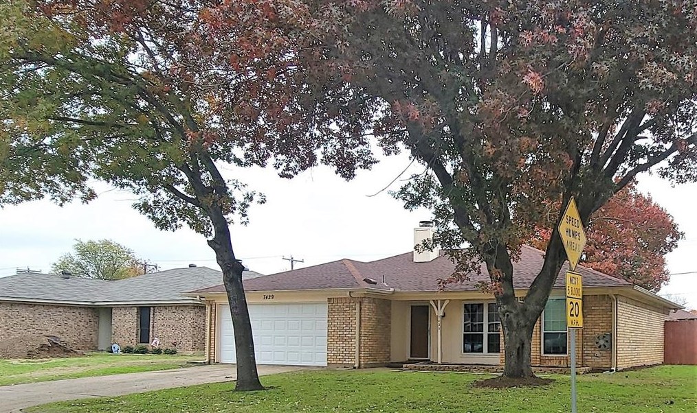 7429 S Meadow Dr E, Fort Worth, TX 76133