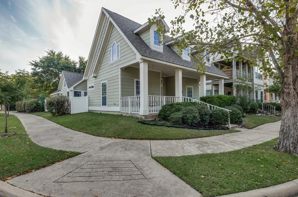 1832 Forsythe Dr, Aubrey, TX 76227