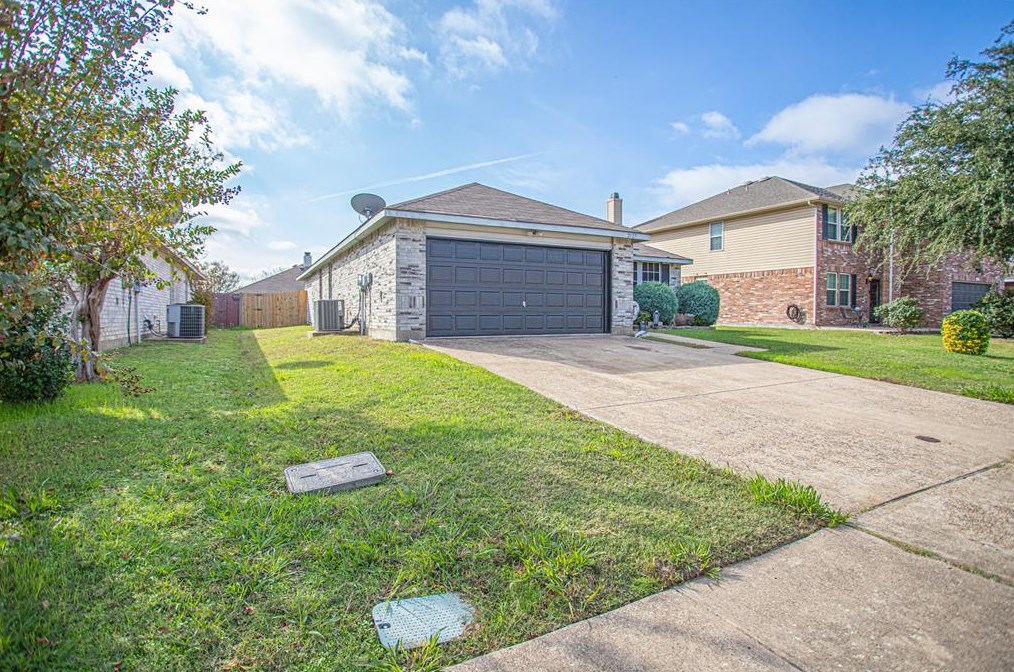 2127 Oryx Ln, Grand Prairie, TX 75052-8853