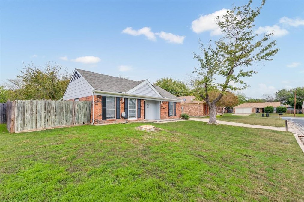 3913 Springside Dr, Fort Worth, TX 76137