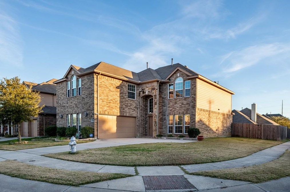 934 Witherby Ln, Lewisville, TX 75067
