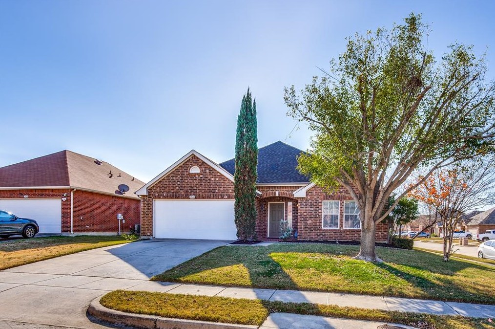 1900 Juniper Dr, Oak Point, TX 75068