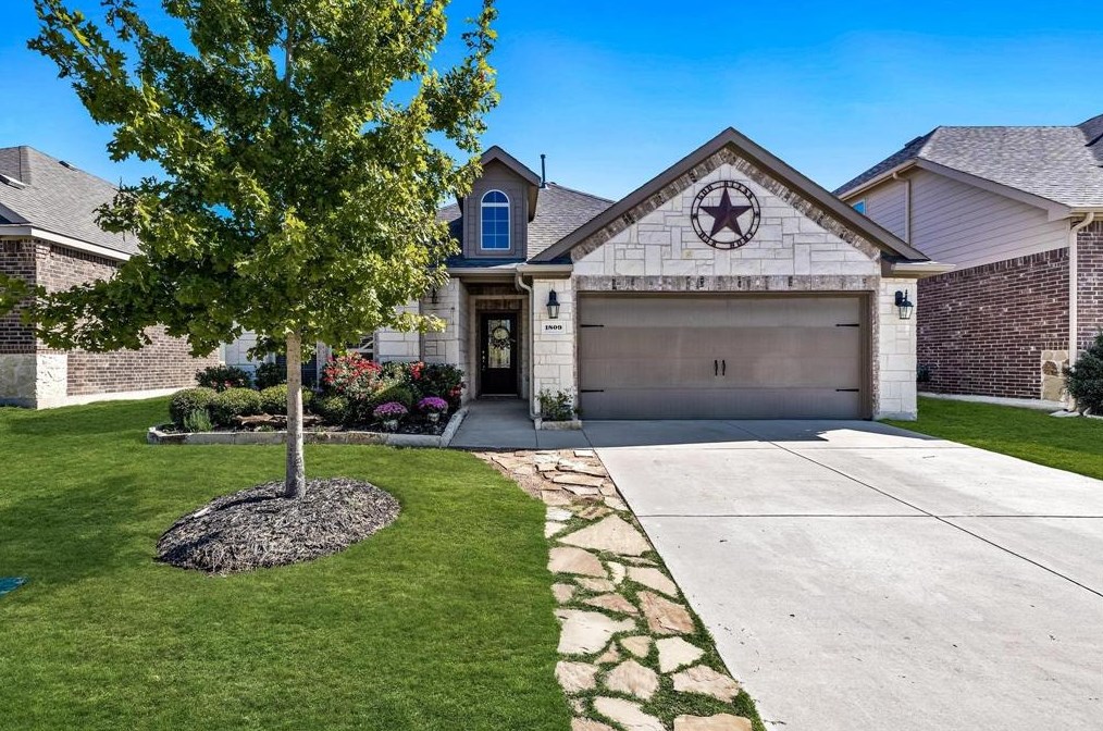 1809 Lake Pine Dr, Oak Point, TX 75068