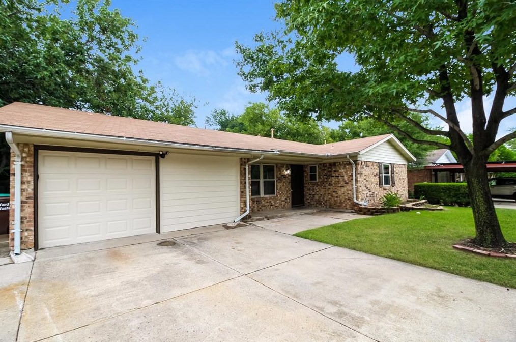 3325 Hummingbird Ln, Denton, TX 76209