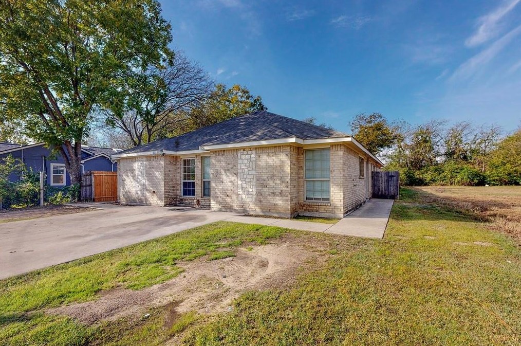 3856 Waldorf St, Fort Worth, TX 76119