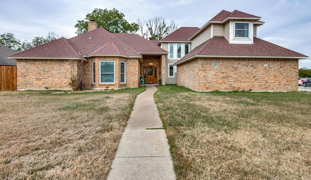 400 Willow Rd, Aubrey, TX 76227