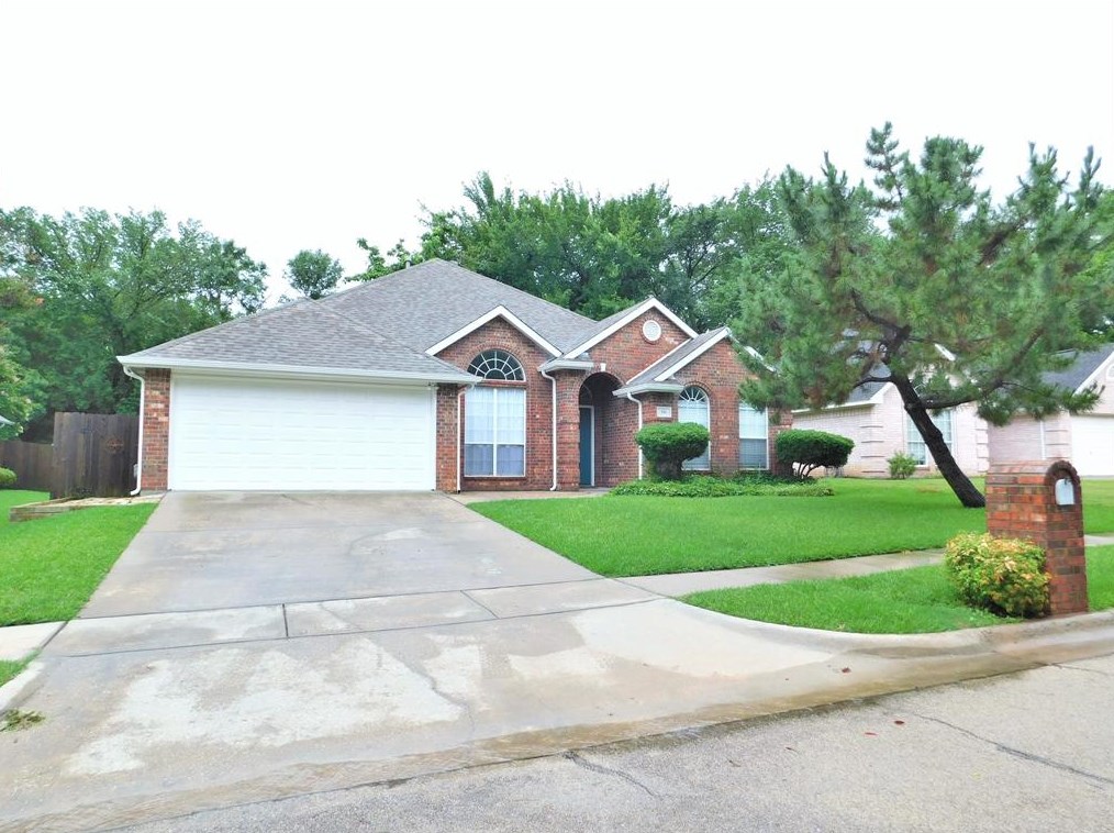 516 Chateau Ct, Denton, TX 76209